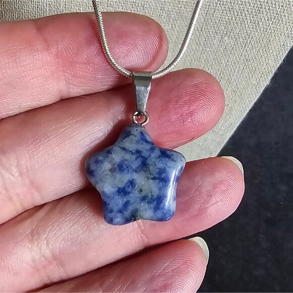 Boutique New Sodalite Star pendant on chain - Picture 4 of 8